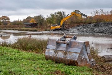 Desilting on Wader Lake Nov22 - Ian H (3).jpg